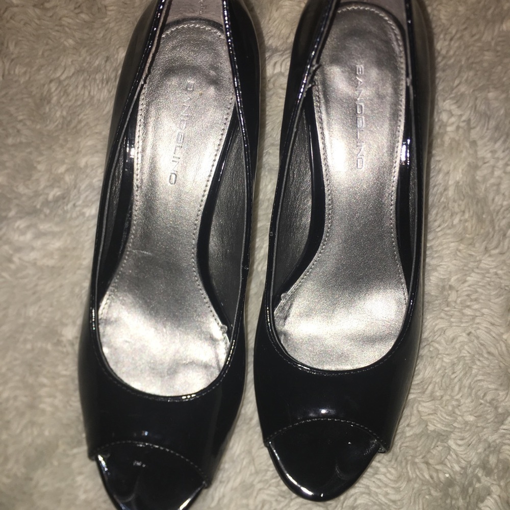 Bandolino Peep Toe platform Pumps